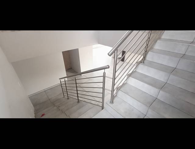 4 BEDROOM DUPLEX TO LET IN MODEL PARK